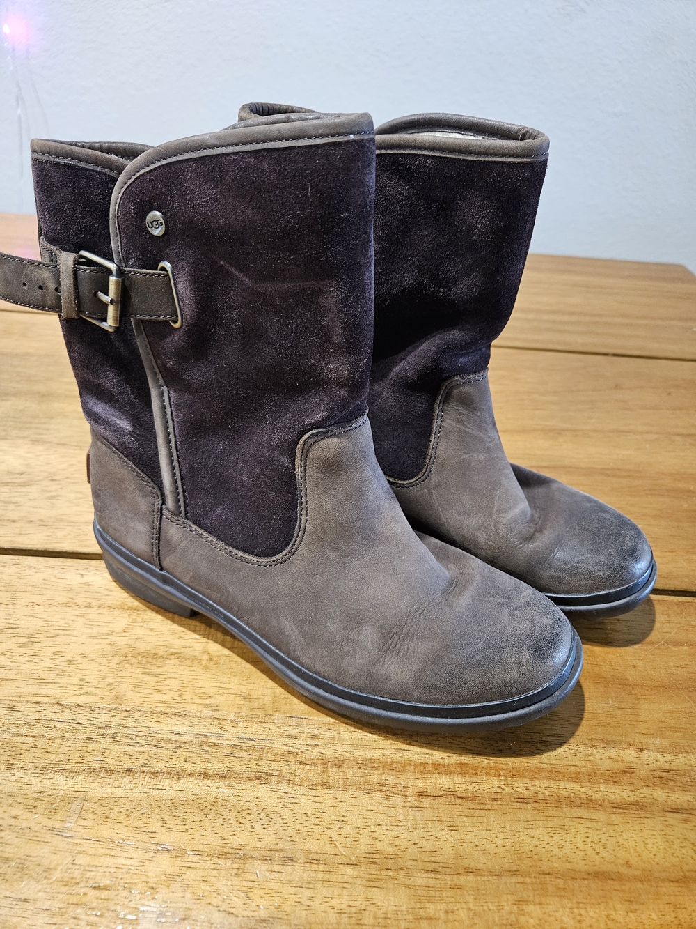 UGG Simmens Suede Leather Waterproof Shearling Women's Boots Size US 6.5